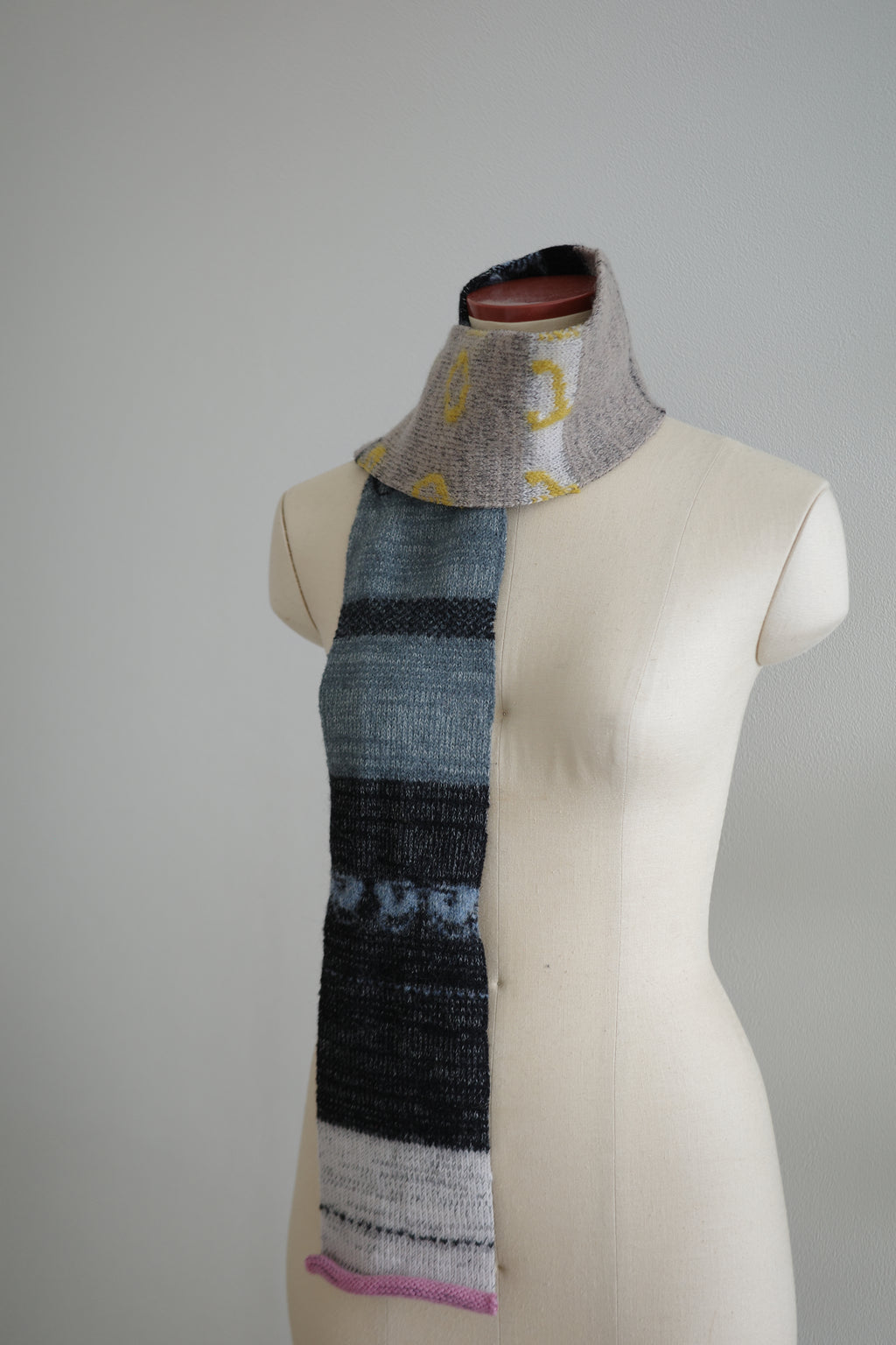 Skinny scarf